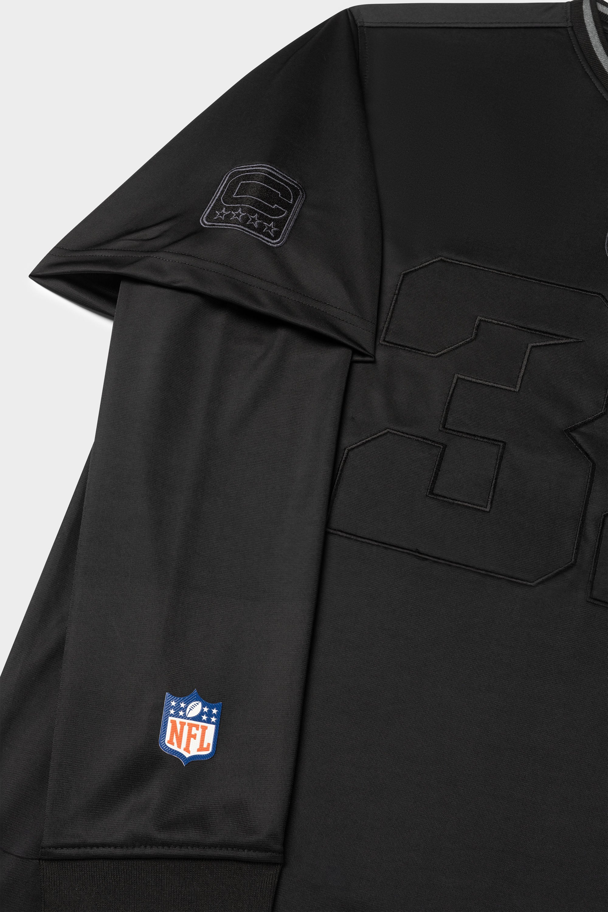 NFL x BALR. Relaxed Football Trikot Jet Black