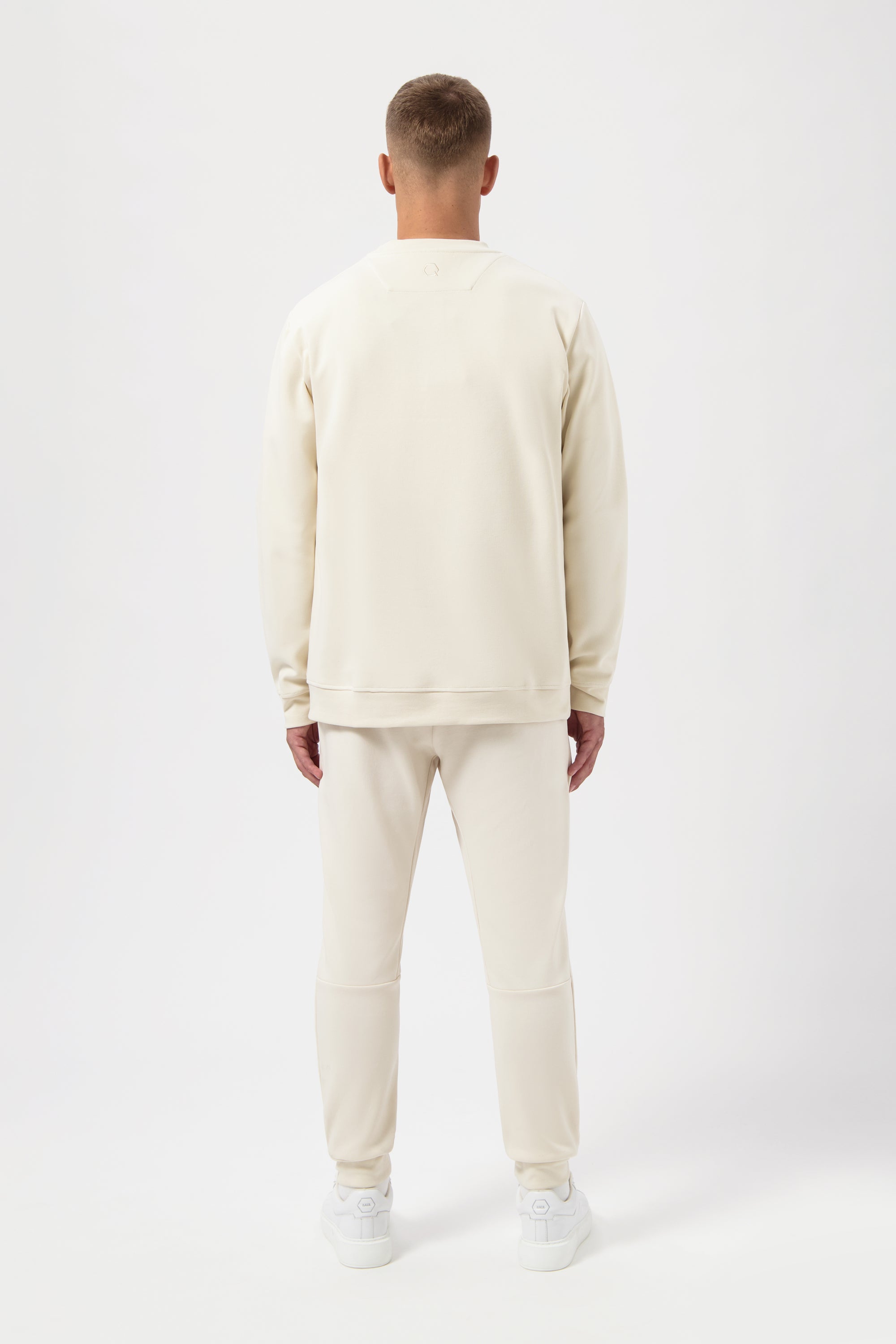 Q-Series Regular Fit Crewneck White Swan