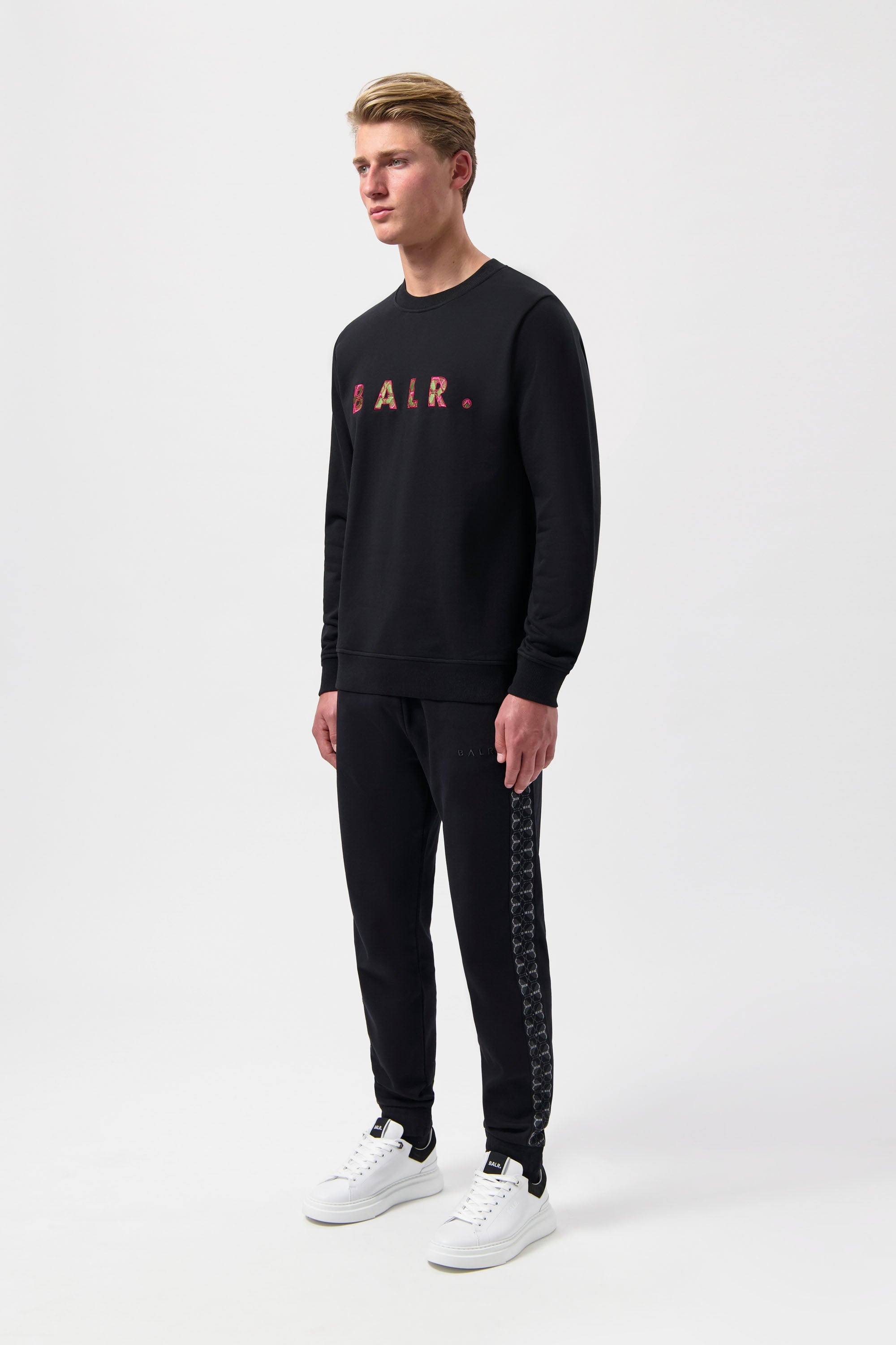 BALR. Monogram Embro Regulär Fit Crewneck Jet Black/Tibetian Red