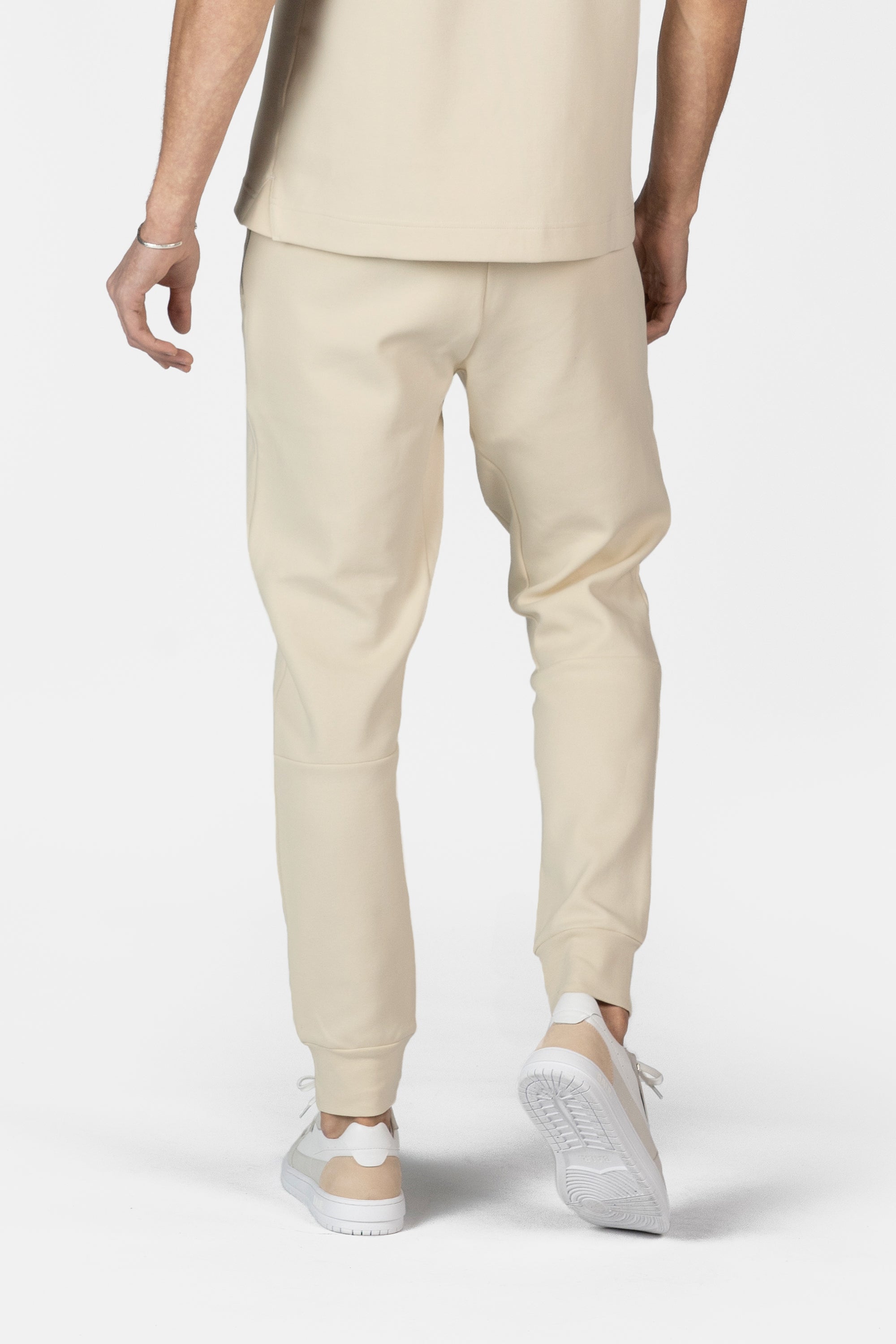 Q-Series Regular Fit Jogger White Swan