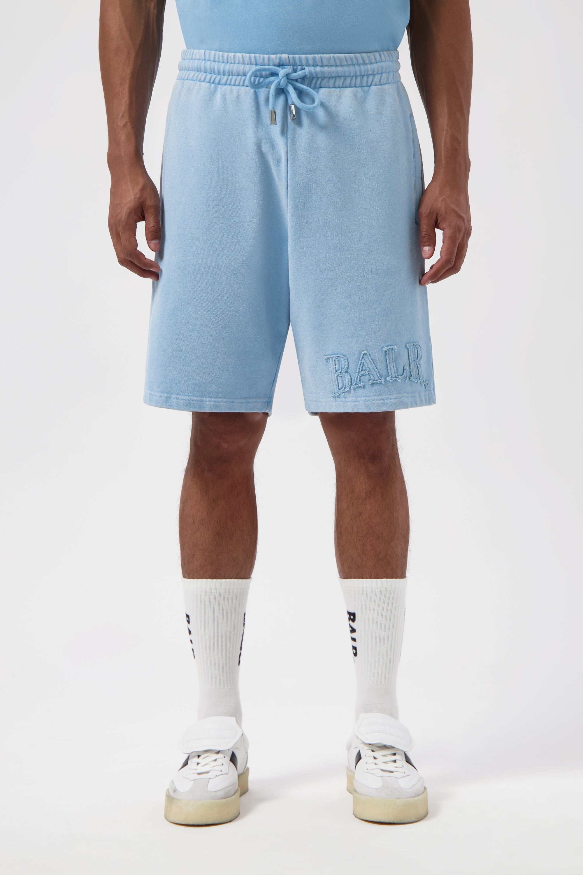 Urban gewaschene Schweißshorts Brise blau