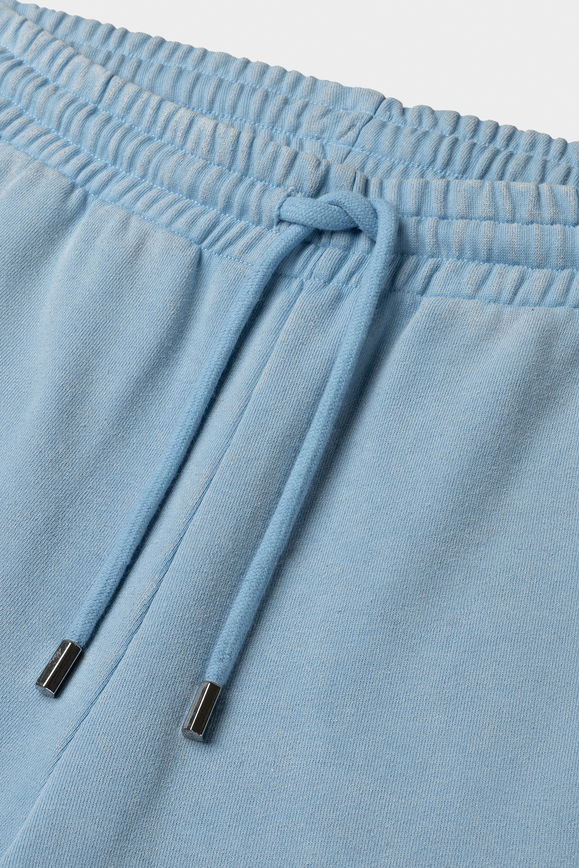 Urban gewaschene Schweißshorts Brise blau