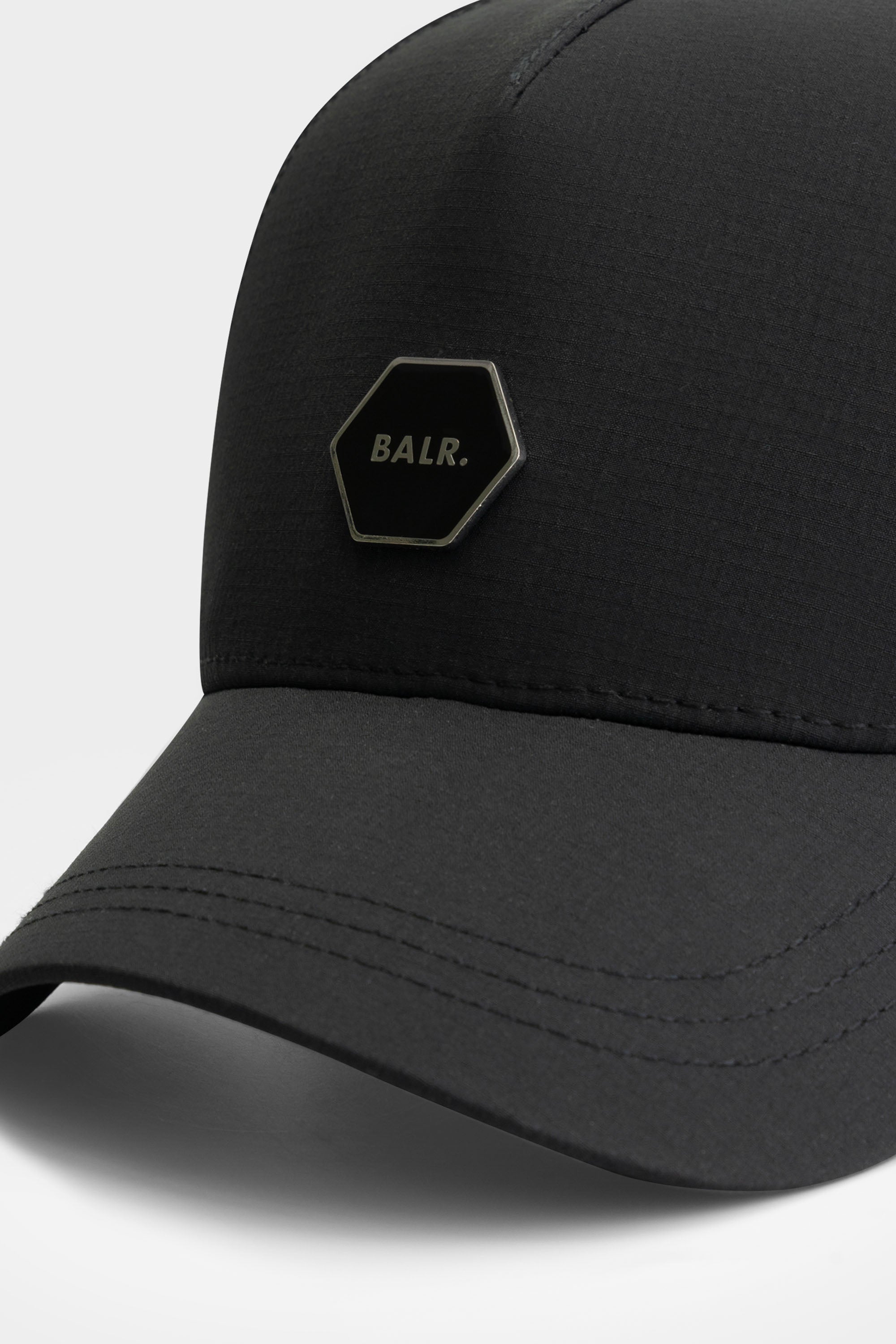 Hexline Badge Classic Cap Jet Black