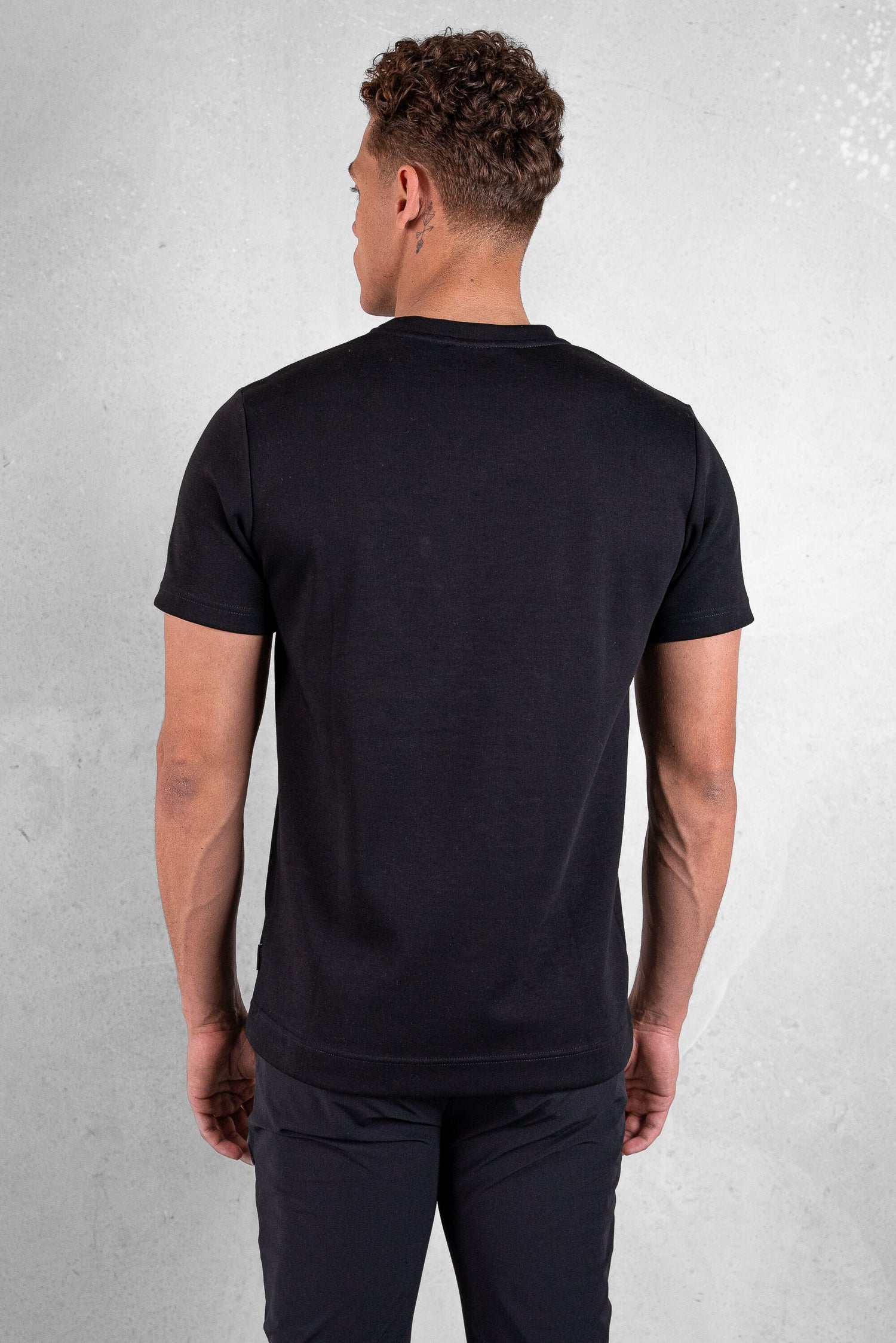 Q-Series T-Shirt / jet black-