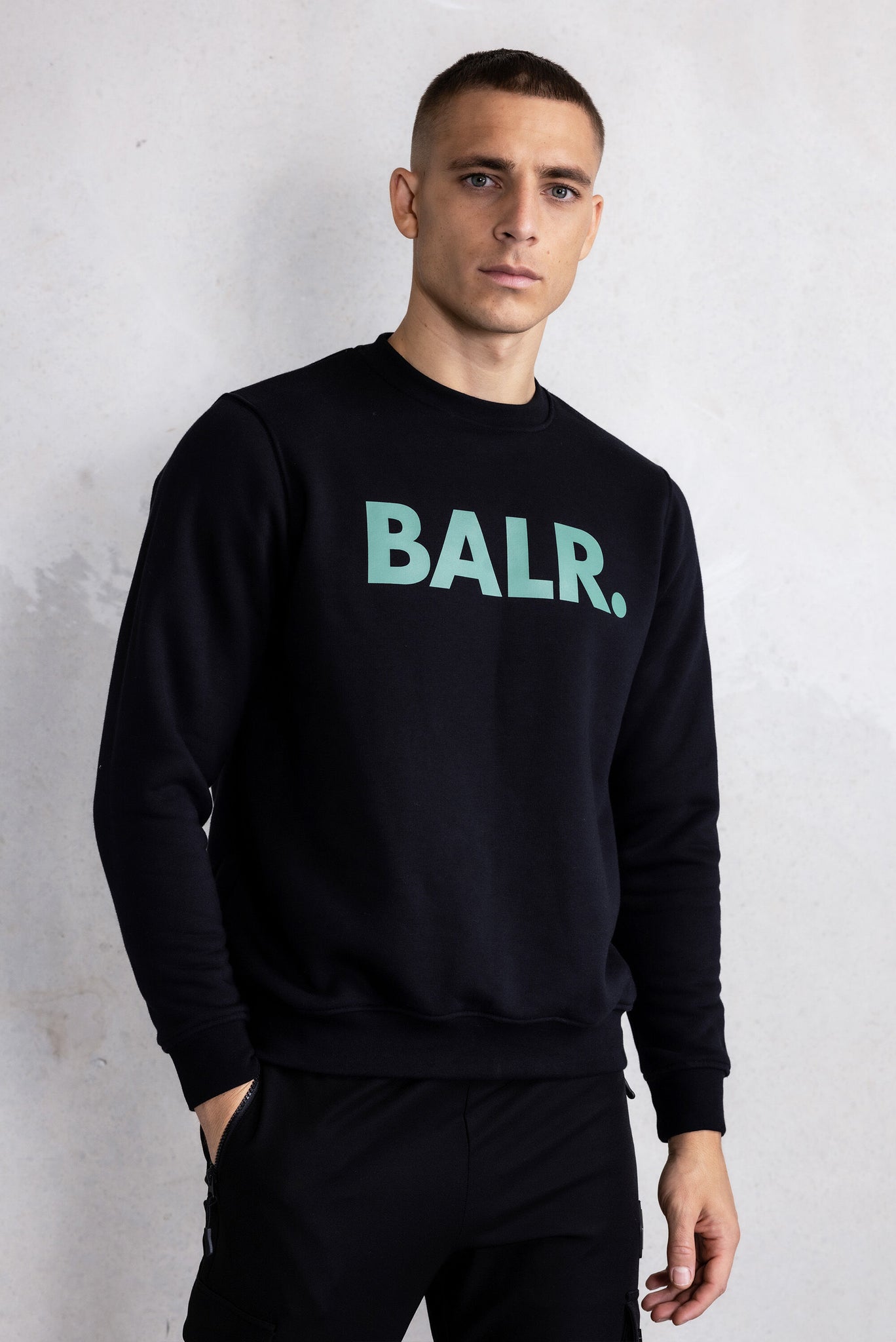 Brand Straight Crewneck Jet Black/Dark Forest – BALR.