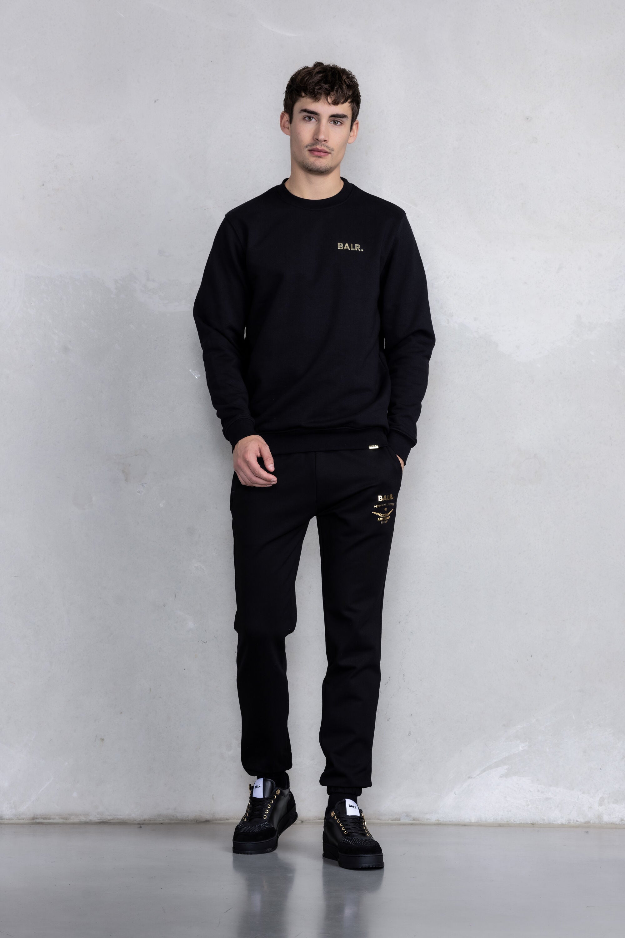 Olaf Straight Gold Doll Emblem Crewneck Jet Black – BALR.