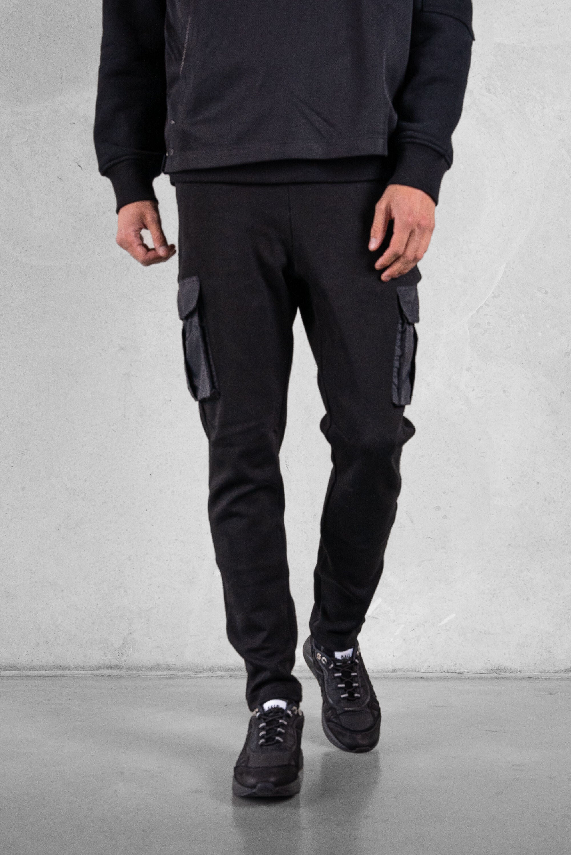 Q-Cargo Series Slim Classic Sweatpants Jet Black