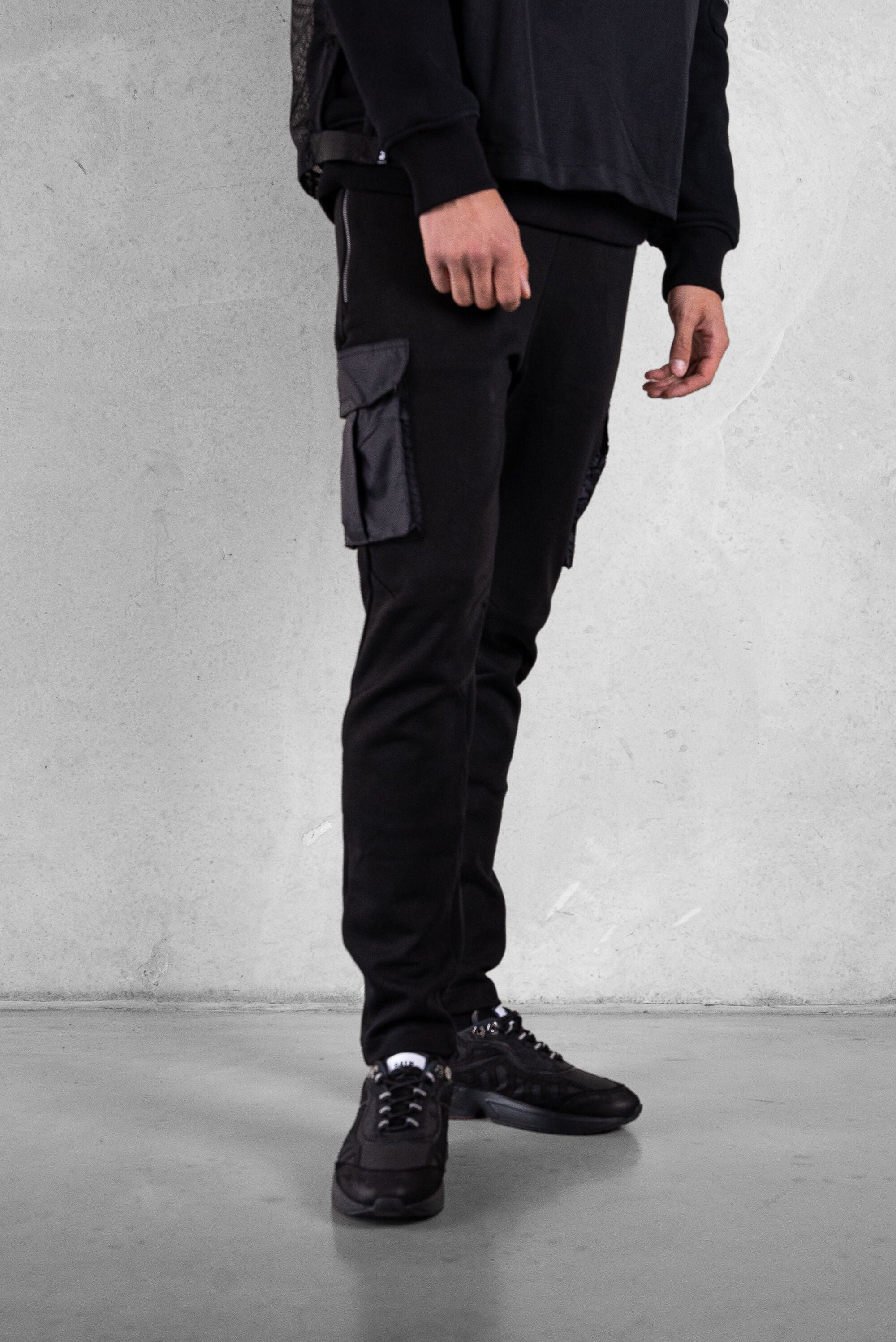 Q-Cargo Series Slim Classic Sweatpants Jet Black