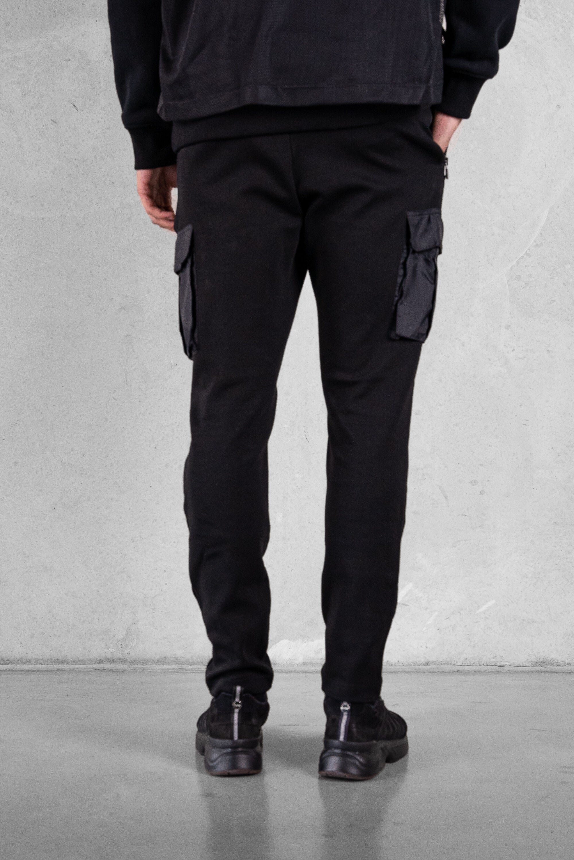 Q-Cargo Series Slim Classic Sweatpants Jet Black