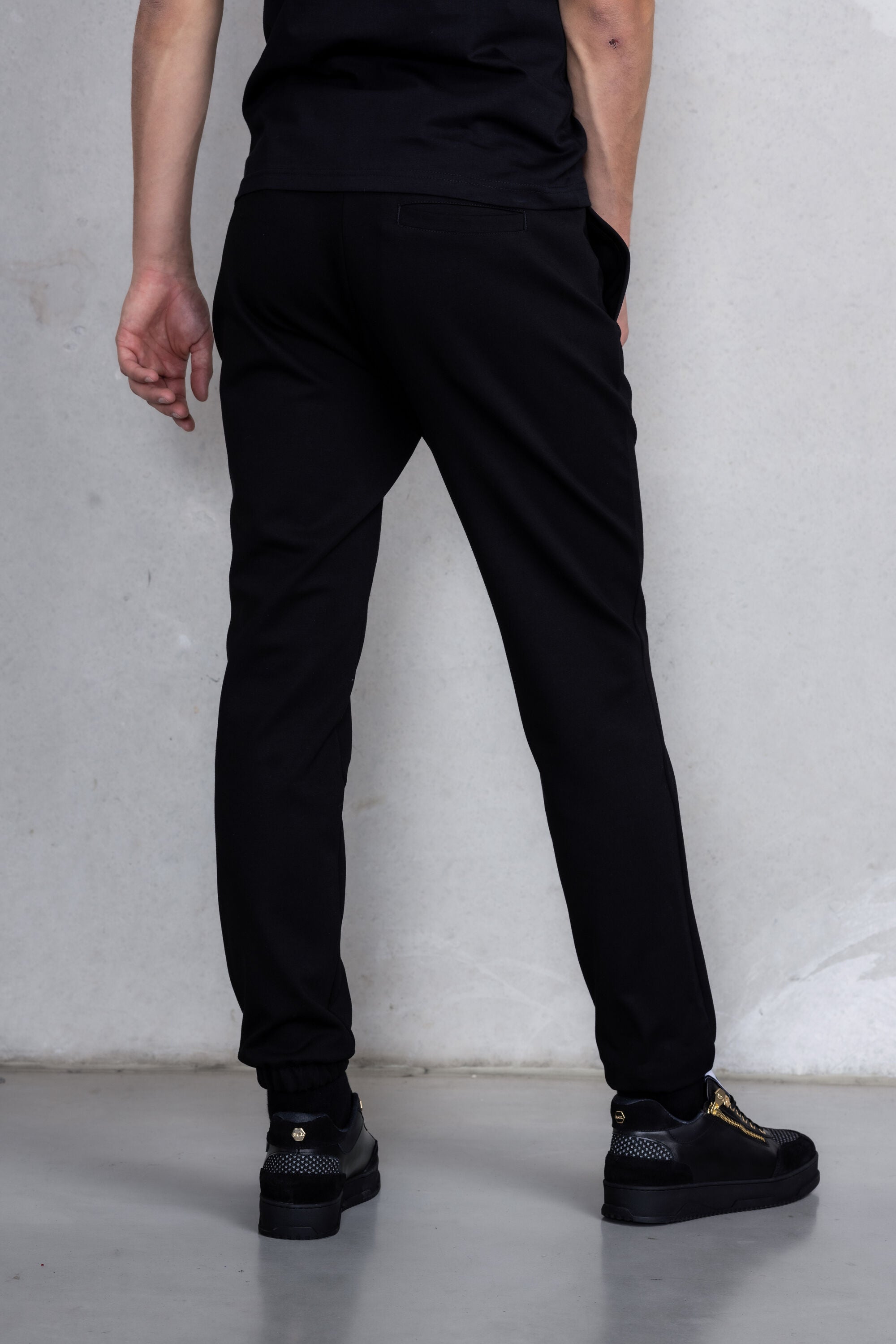 Regular Gold Emblem Jogger Jet Black