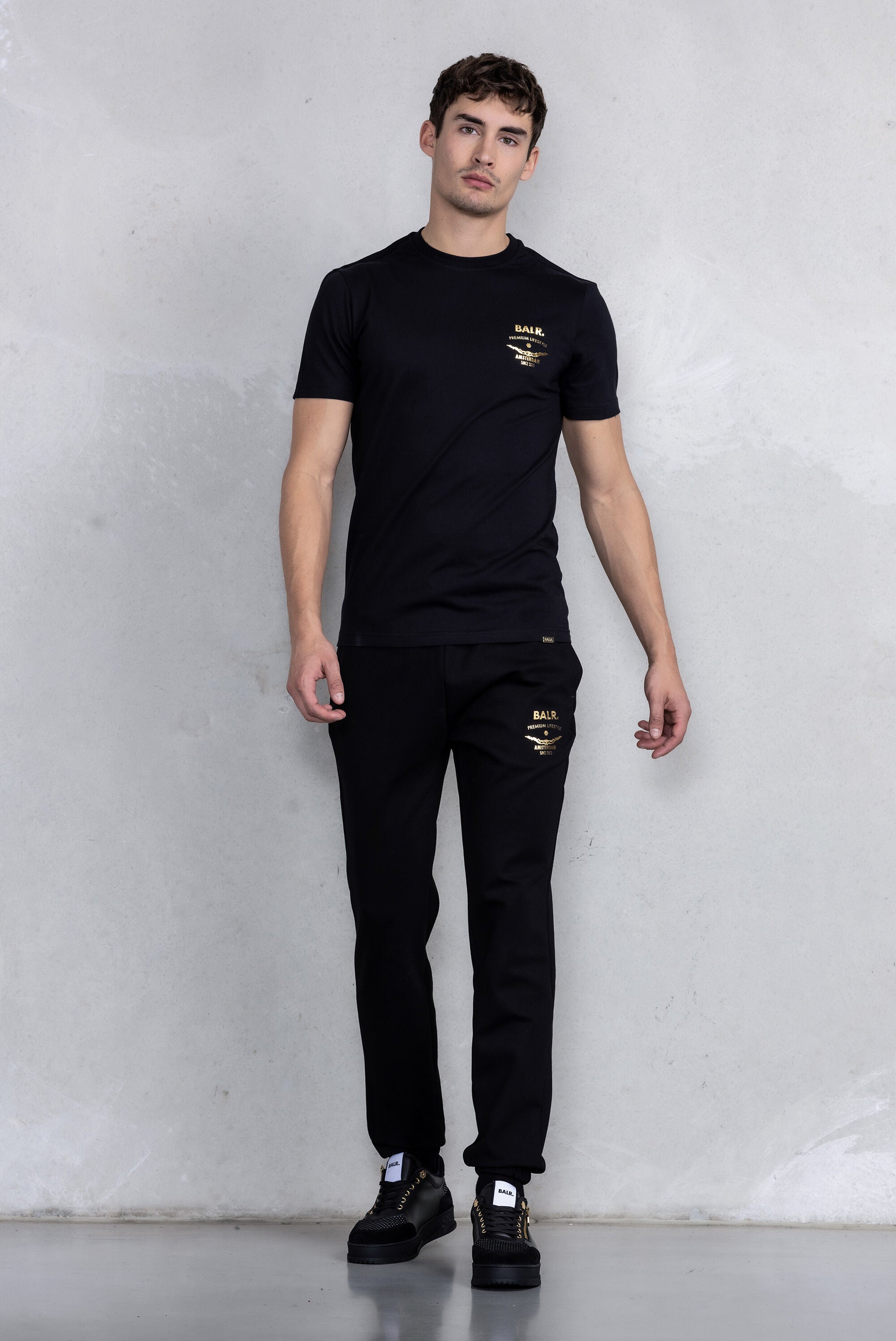 Regular Gold Emblem Jogger Jet Black