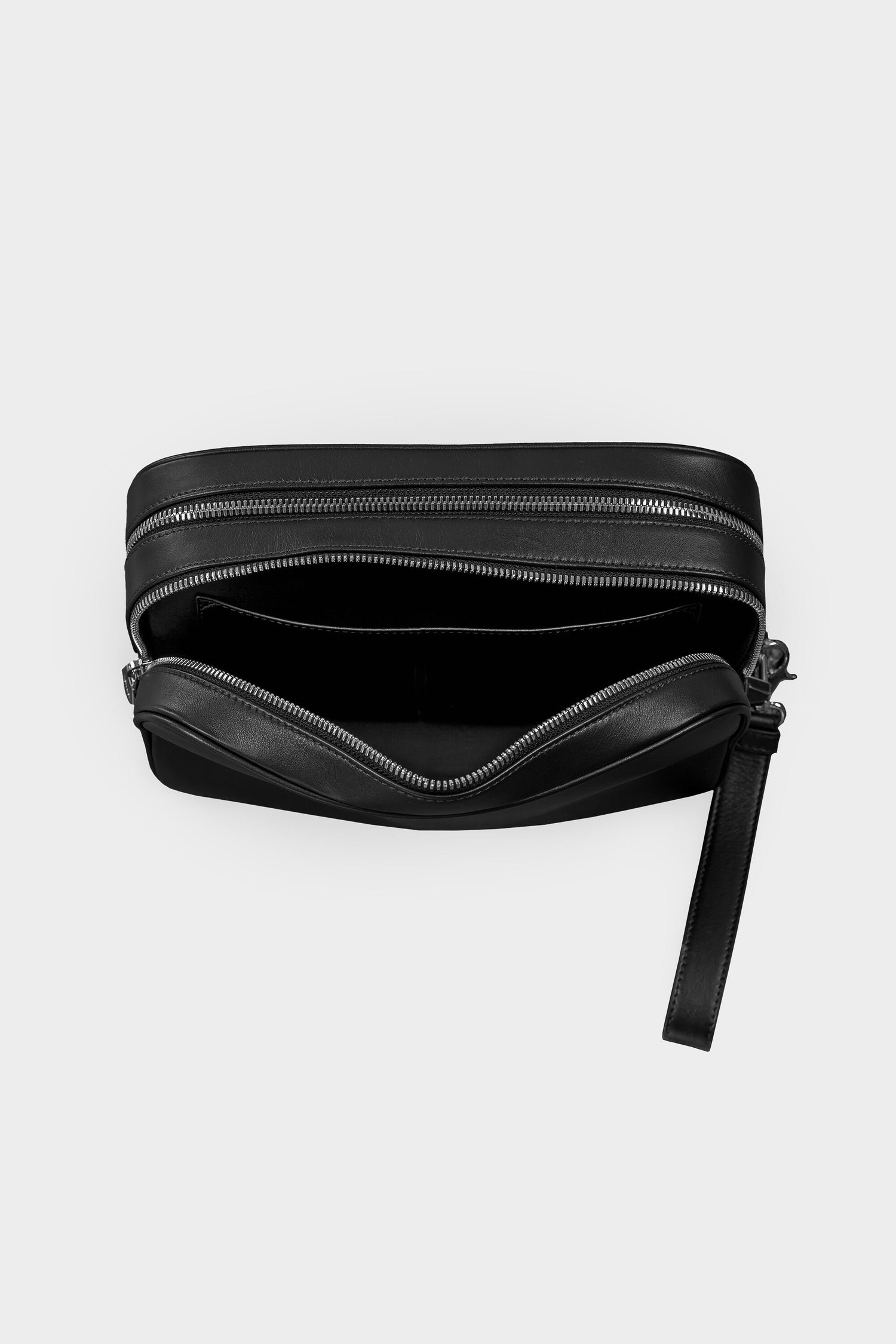 BT Leather Toiletry Kit Black – BALR.