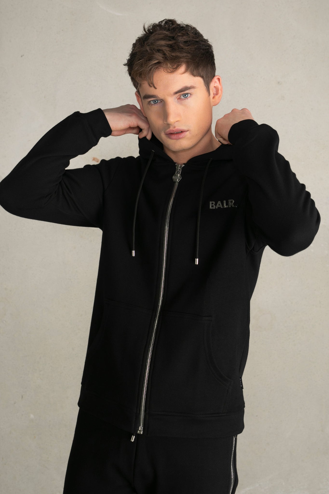 Q-Series Straight Zipped Hoodie Men Black – BALR.