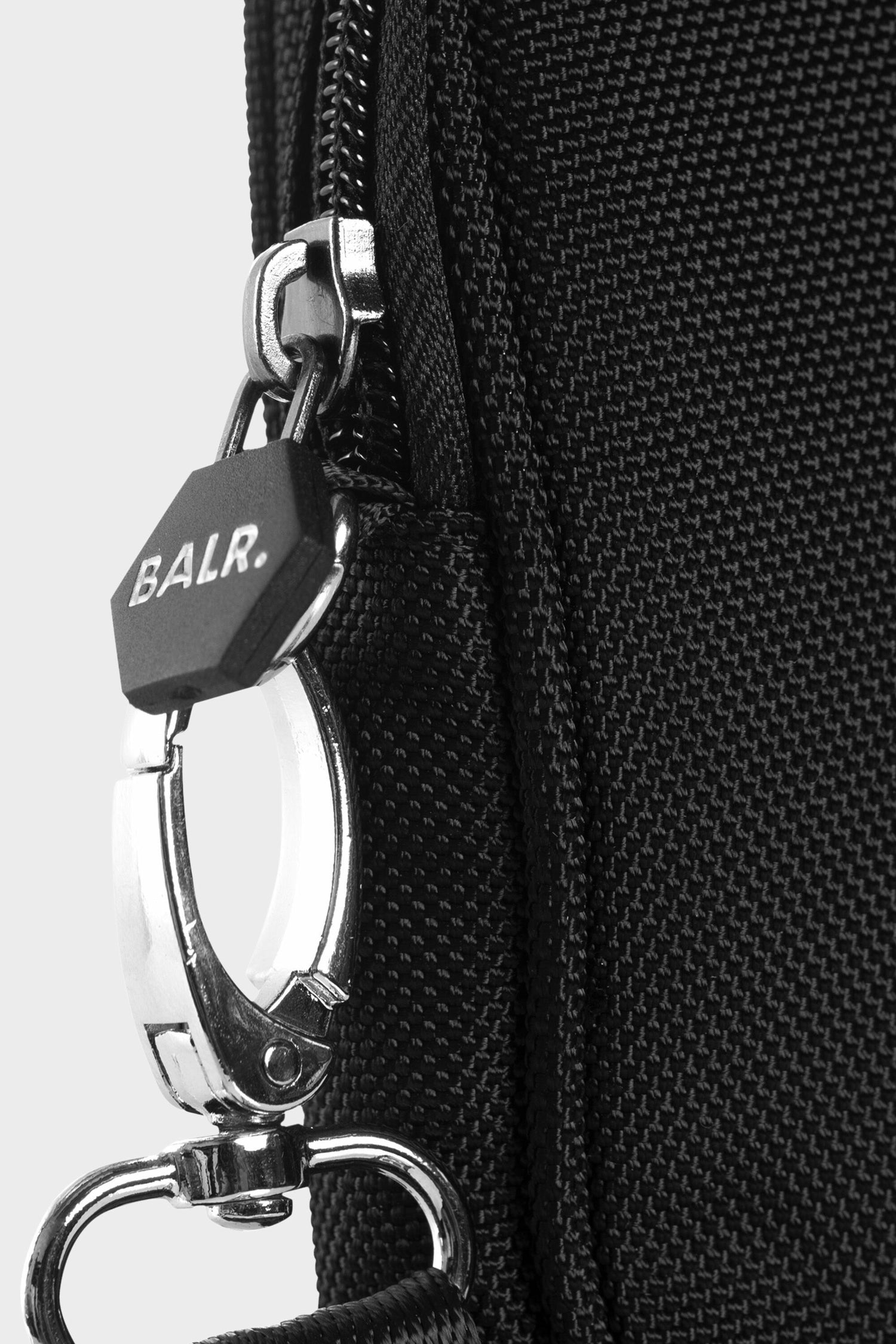 U-Series Small Phone Pouch Jet Black – BALR.